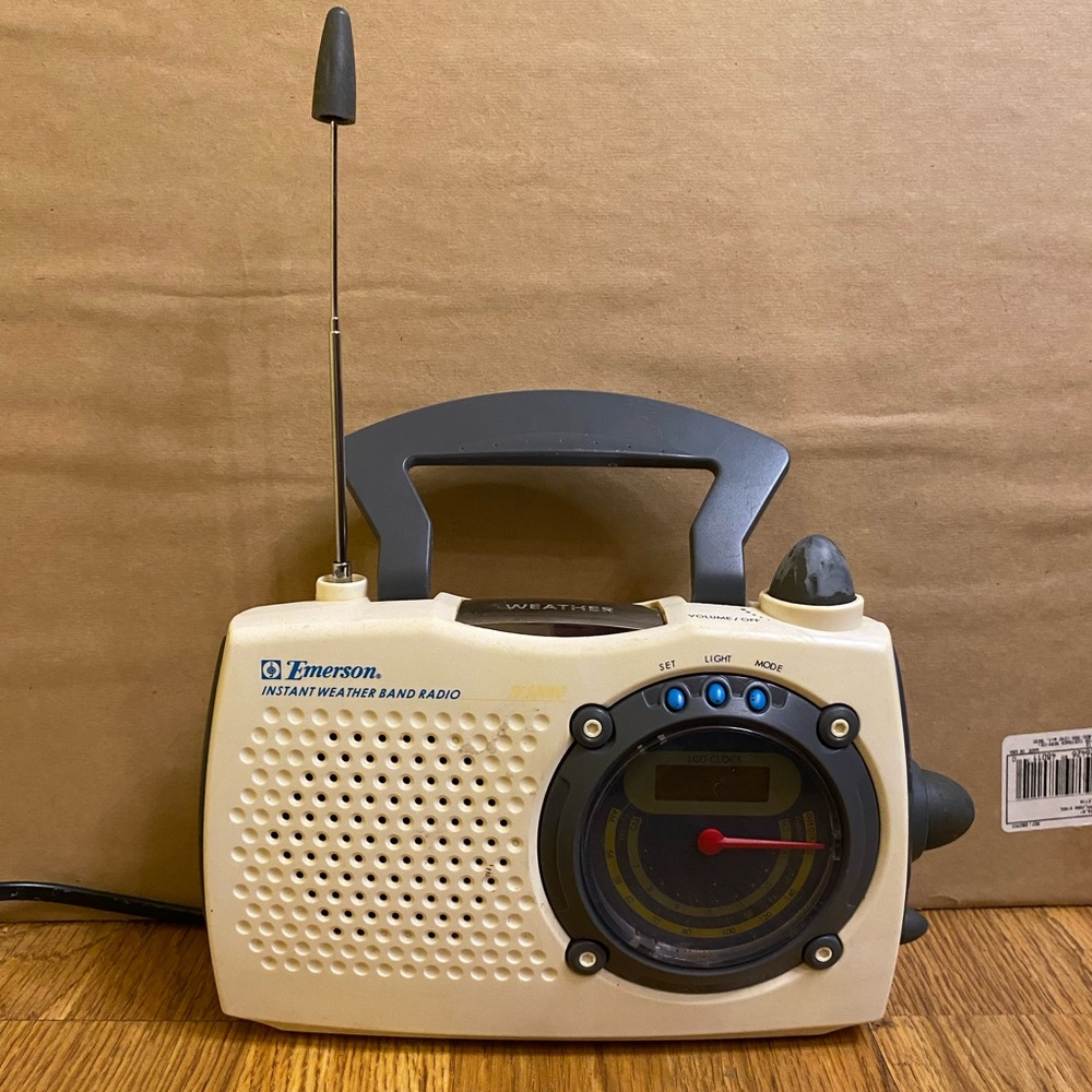 Emerson Instant Weather Band Radio Am And Fm Radio And Clock - Picture 5 of 6